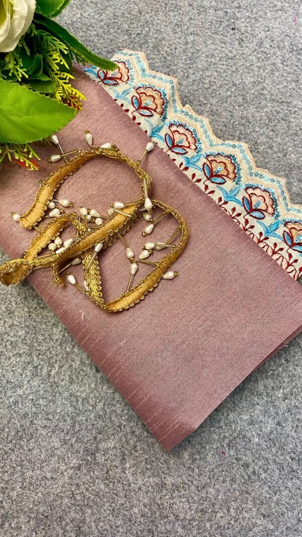 Designer SareesWith Contrast Blouse Blooming geogert Saree